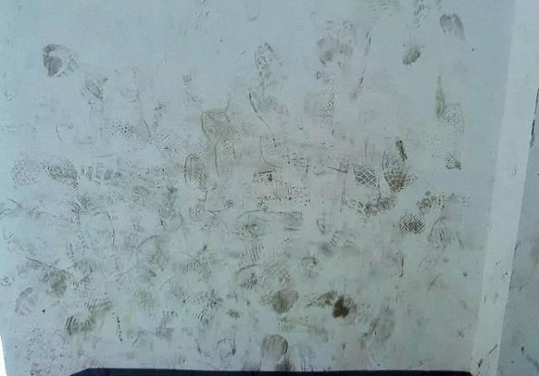 乳膠漆墻面腳印怎么去？友情漆為你出方案