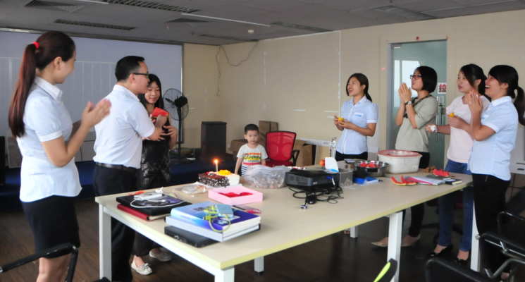 友情漆用信心和堅持，成就目標(biāo)的達(dá)成