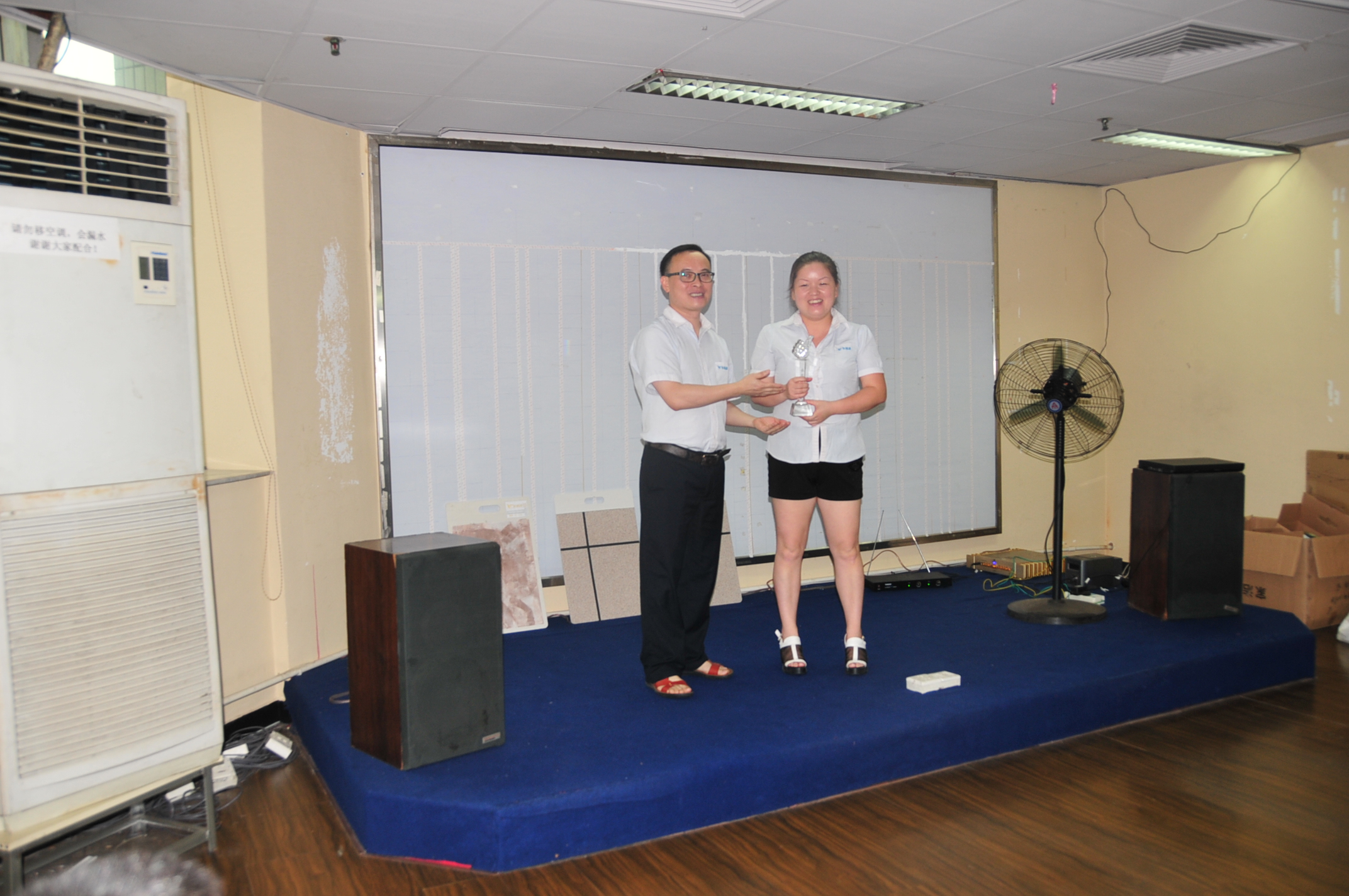 友情漆用信心和堅持，成就目標(biāo)的達(dá)成