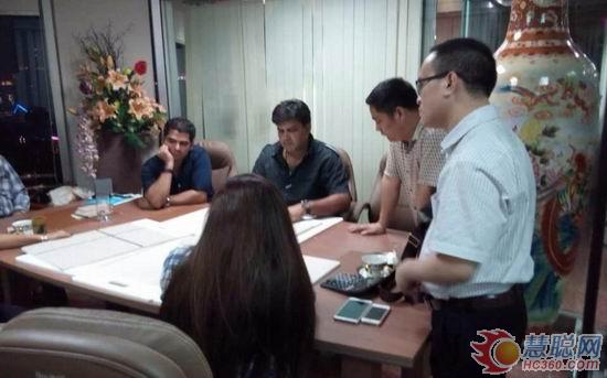 次日再次會(huì)面,洽談涂料工程細(xì)節(jié)